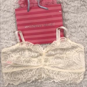NIB VS Pink Ivory Lace Bralette L Beautiful ❤️
